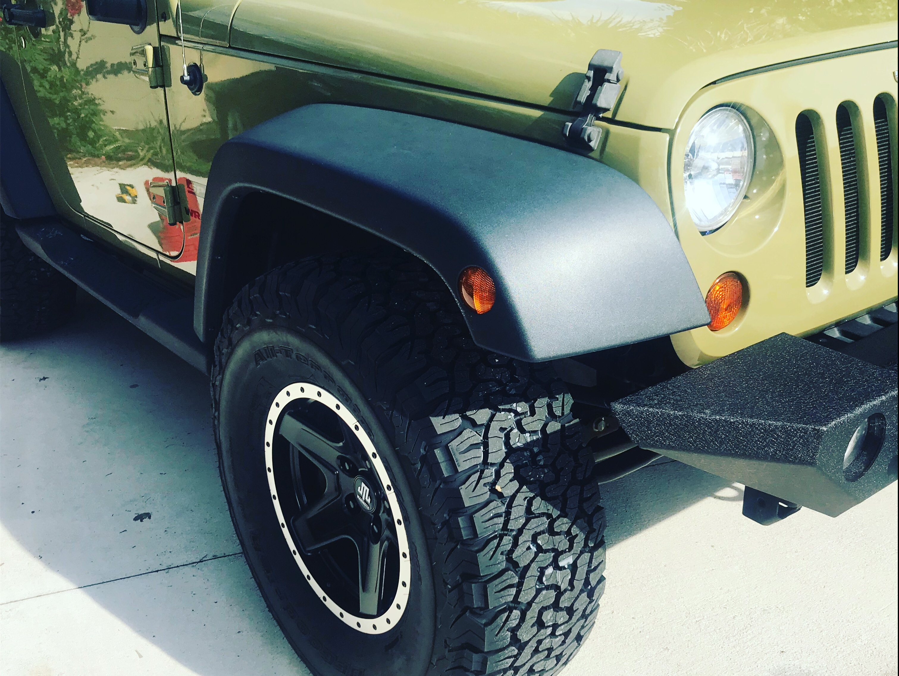 BF Goodrich Jeep Wrangler All-Terrain T/A KO2 Tire BFG-34102 (33