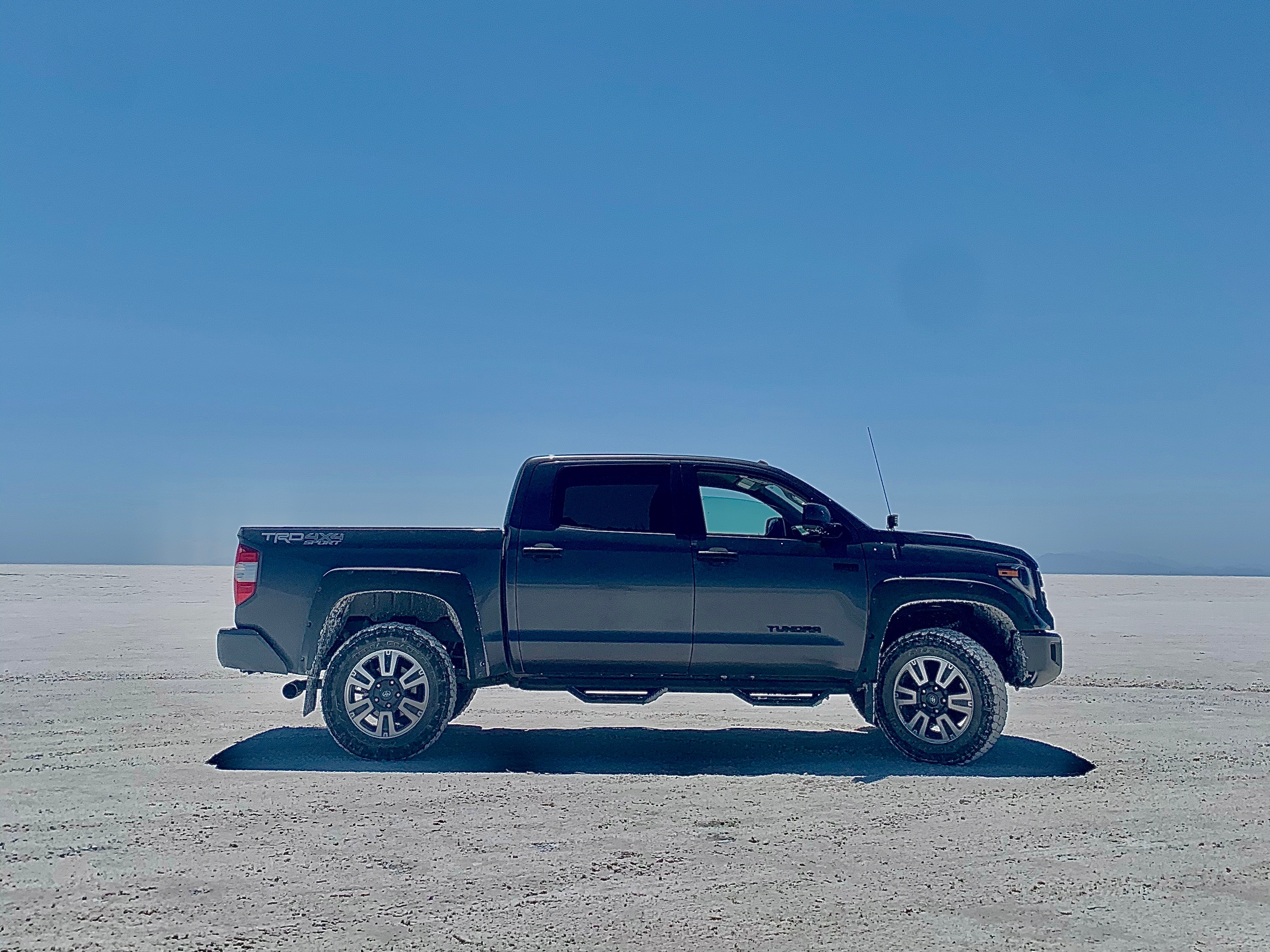 Flowmaster Tundra Outlaw Dual Exhaust System with Black Tips; Side