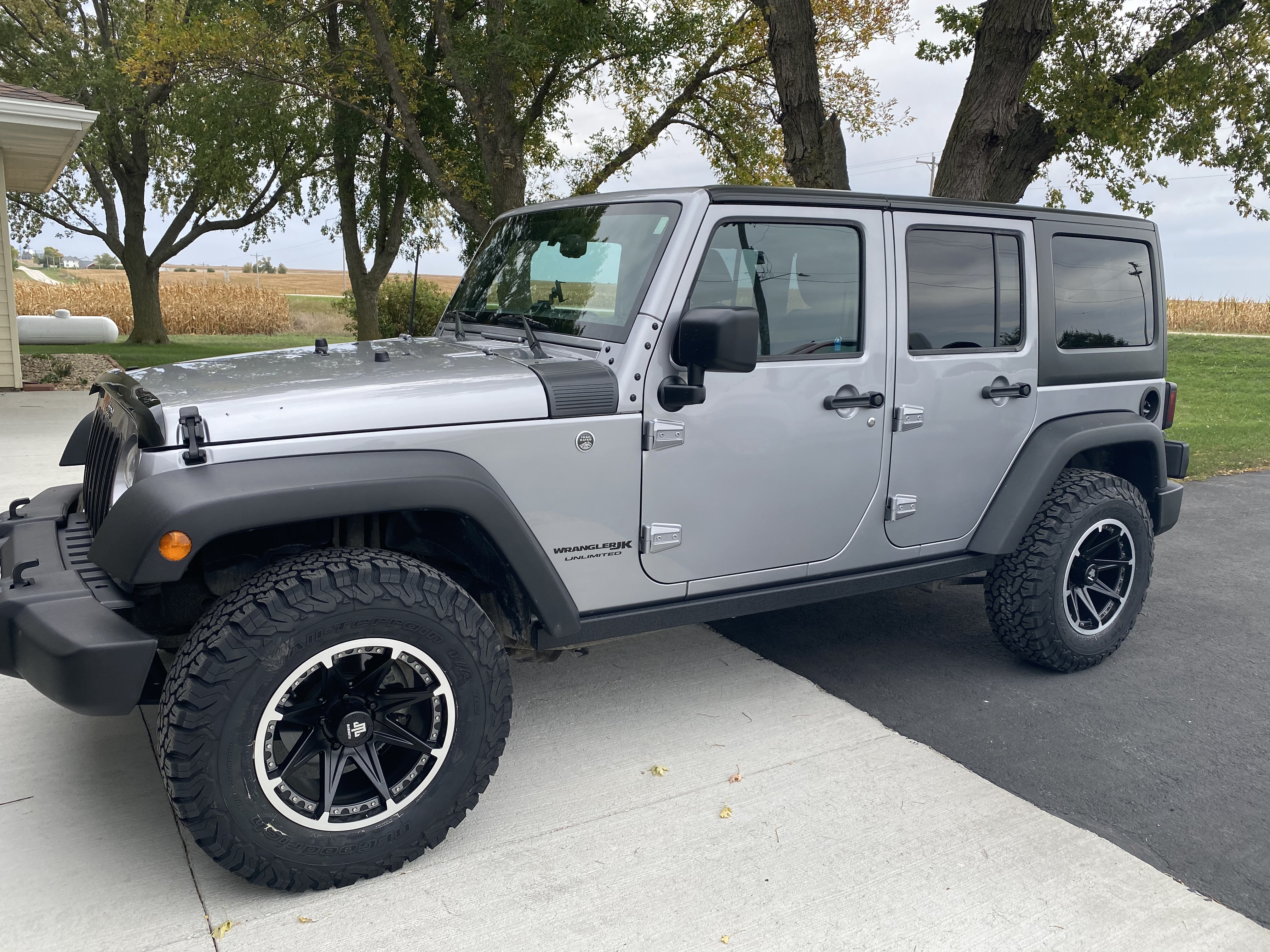 BF Goodrich Jeep Wrangler All-Terrain T/A KO2 Tire BFG-85924 (32