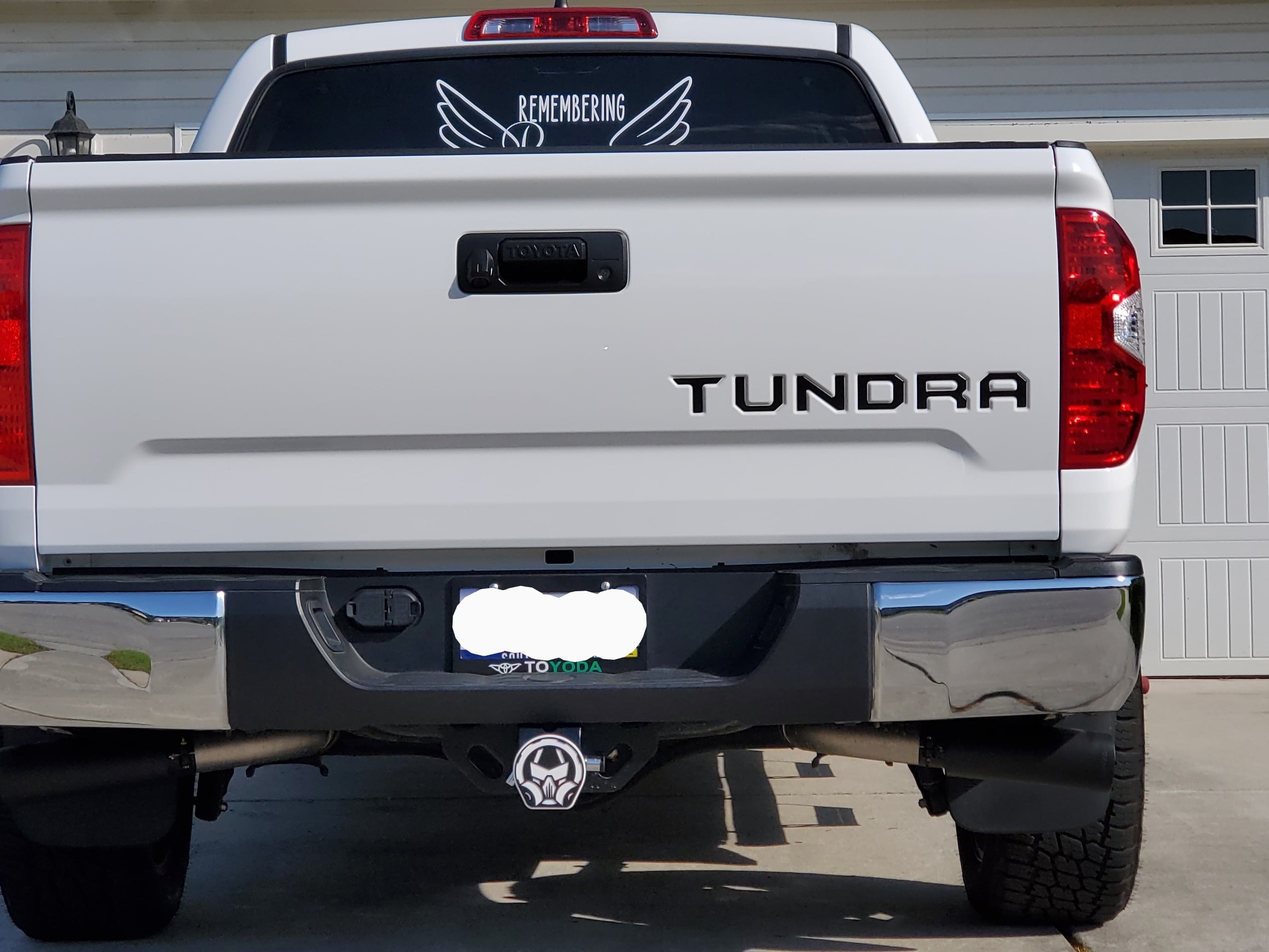 Flowmaster Tundra Outlaw Dual Exhaust System with Black Tips; Side