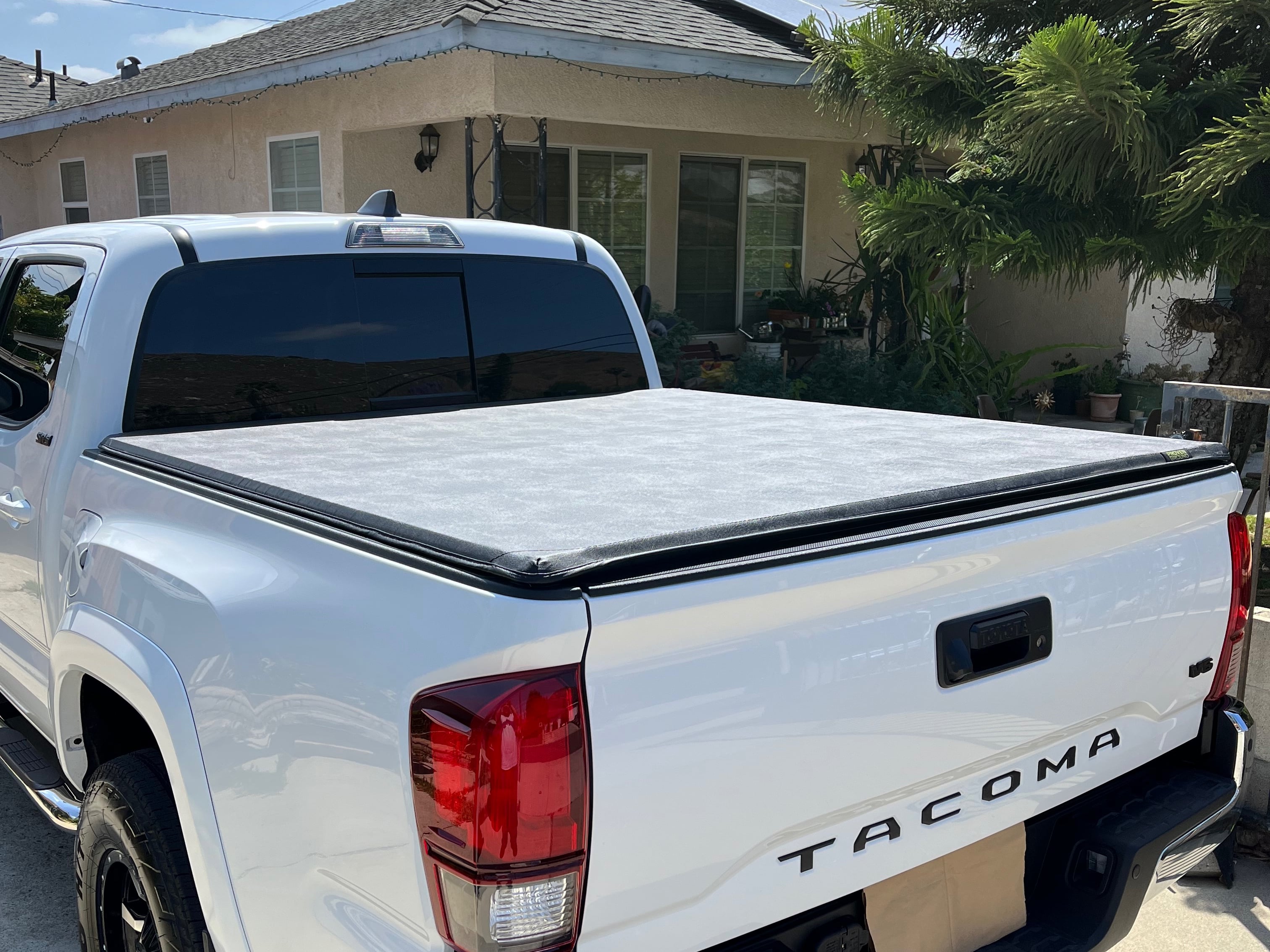 Toyota Tacoma 純正 トノカバー 折りたたみ式 Proven Ground Tacoma Locking Roll-Up Tonneau Cover TT5888 (16-23