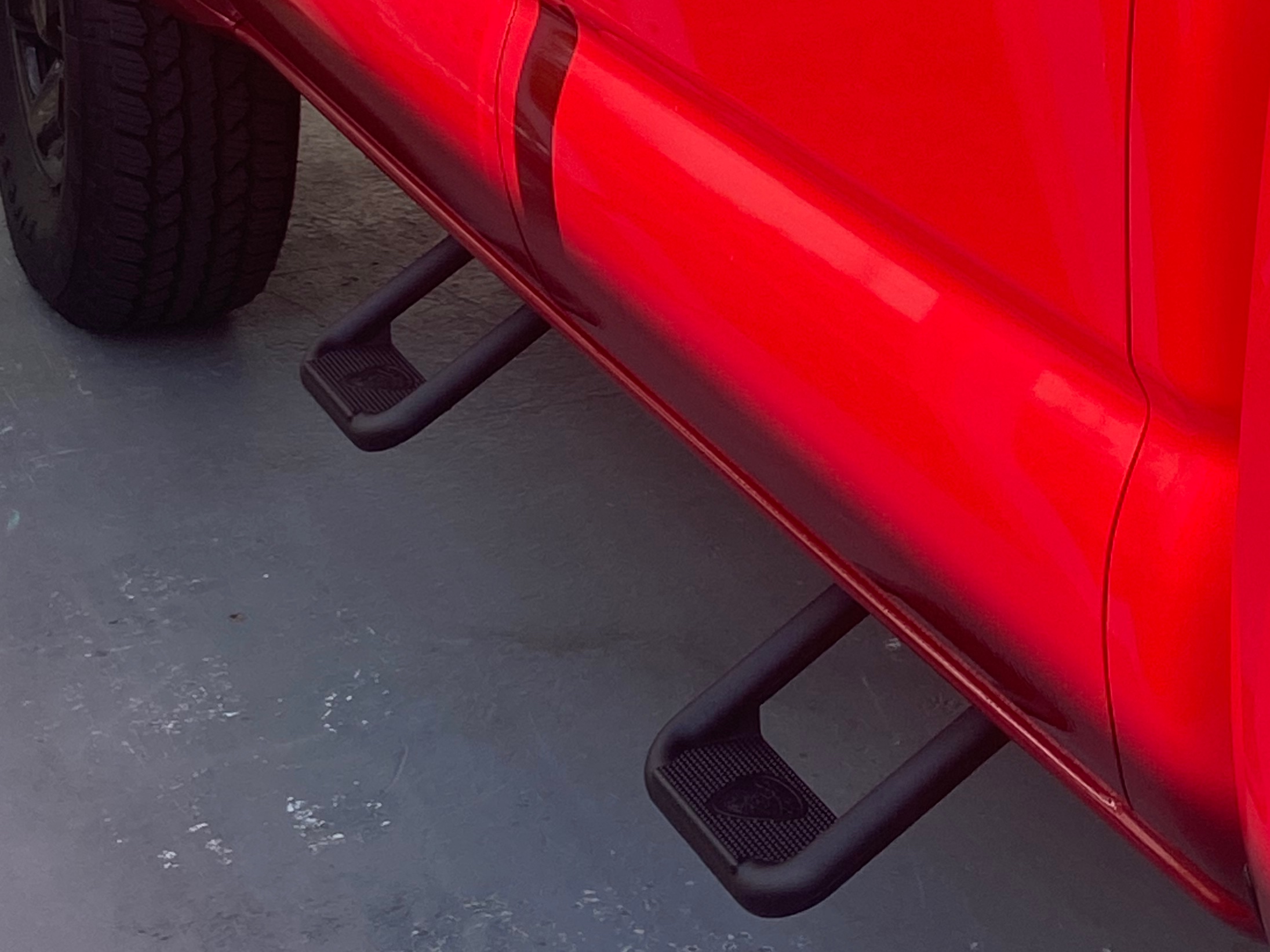 Tacoma Hoop II Side Steps; Black; Pair (05-26 Tacoma) - Free Shipping
