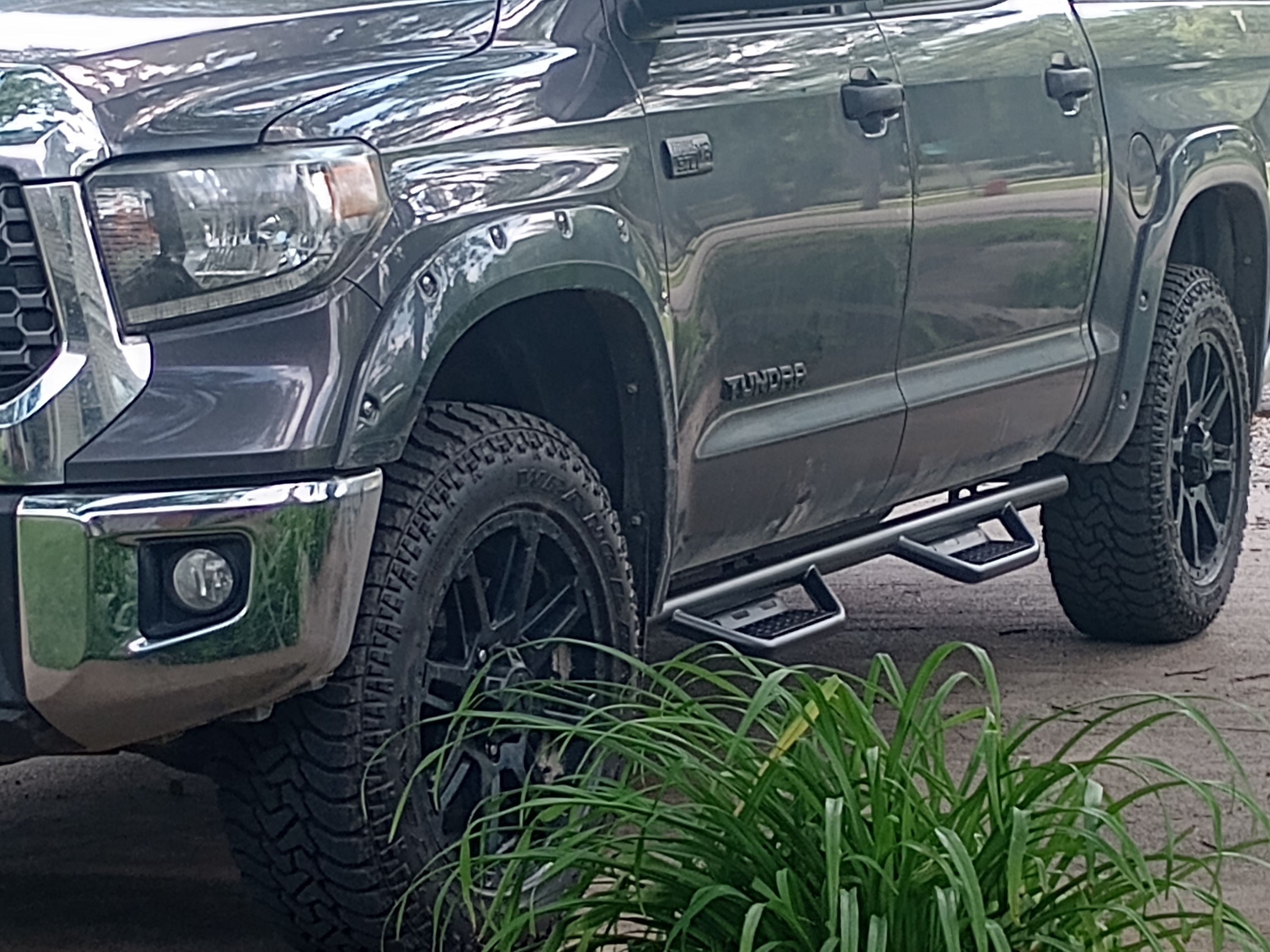 N-Fab Tundra Cab Length RS Nerf Side Step Bars; Textured Black