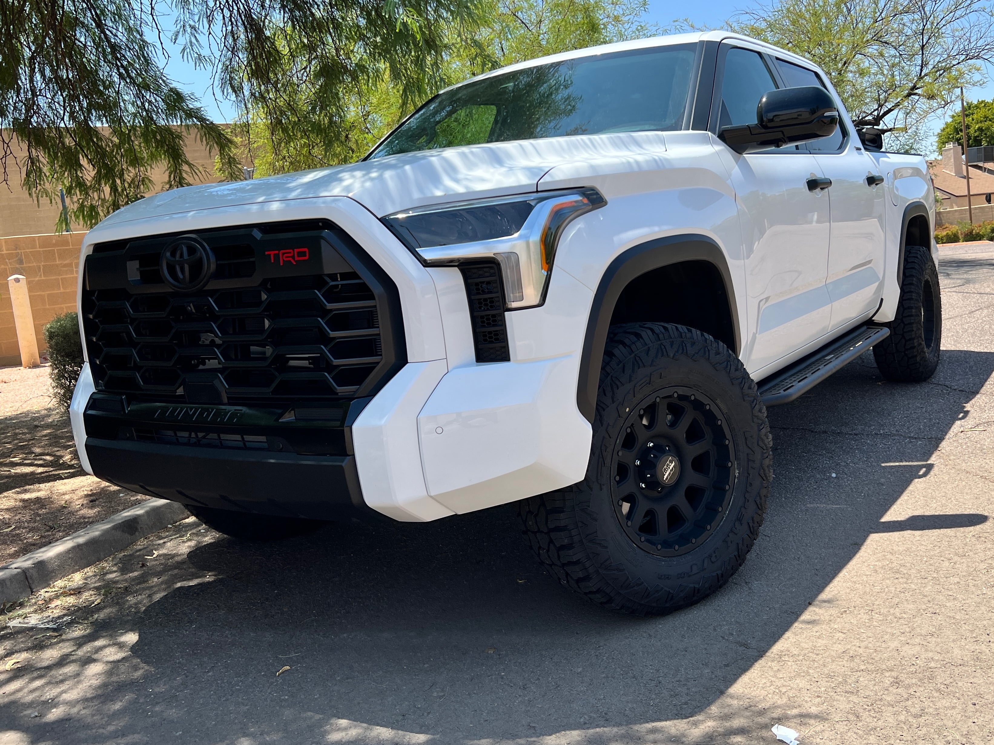 Go Rhino Tundra Dominator Xtreme D6 Side Step Bars; Textured Black