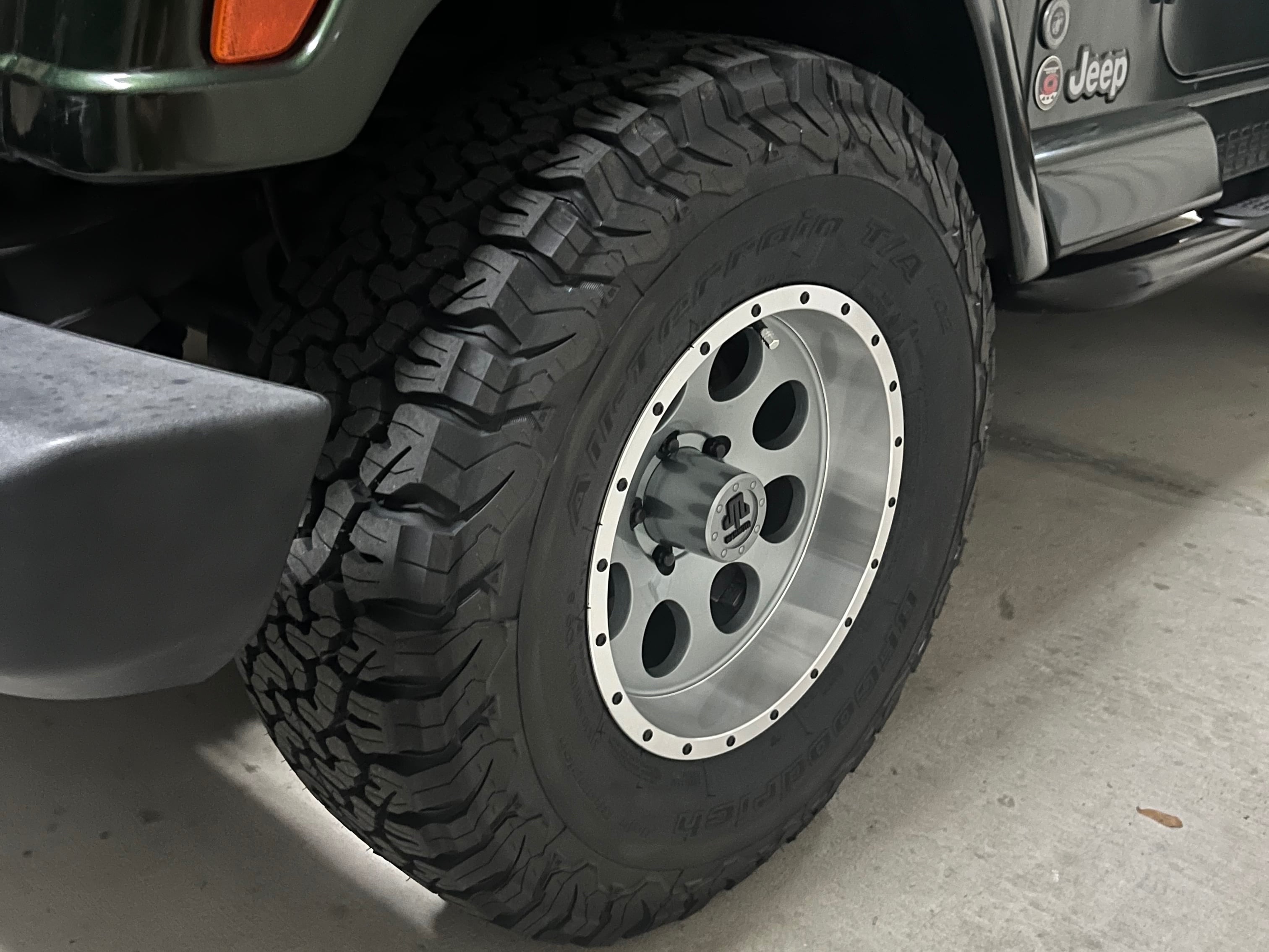 BF Goodrich Jeep Wrangler All-Terrain T/A KO2 Tire 69948 (31