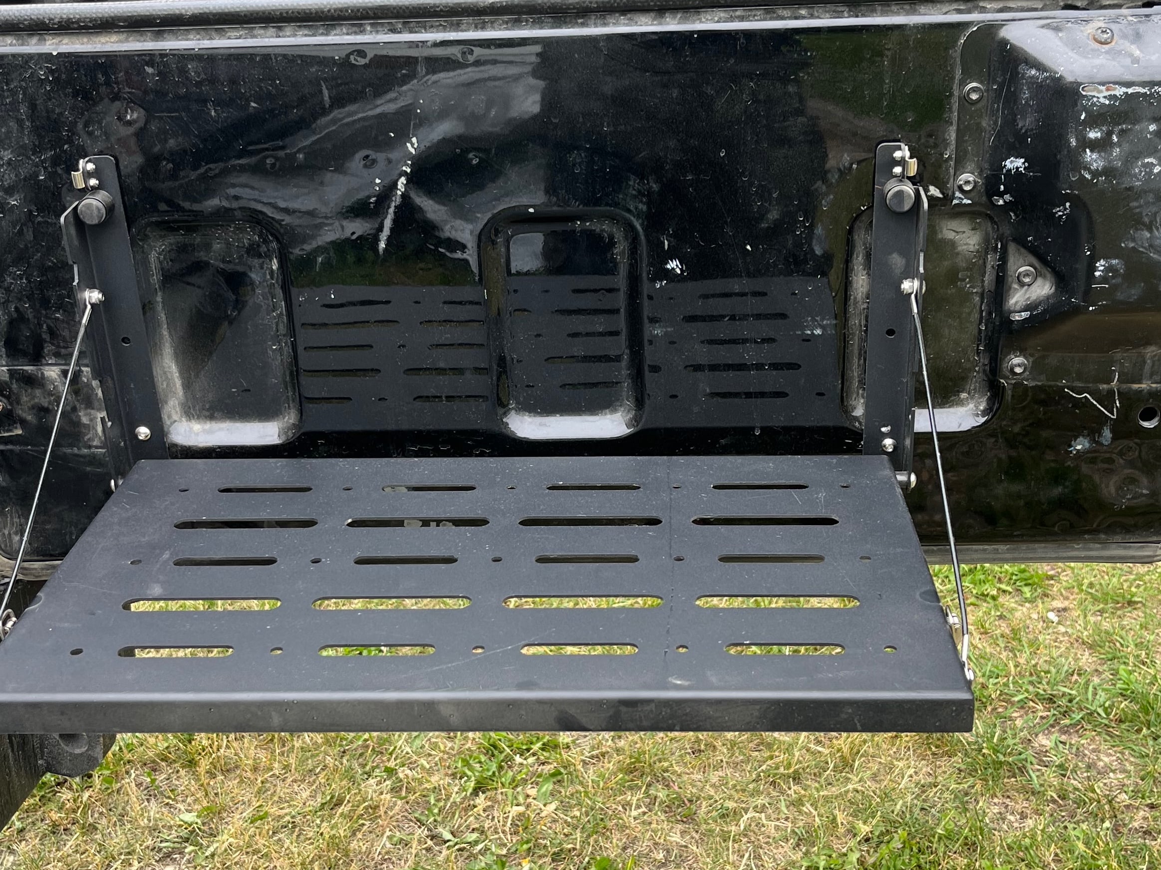 RedRock Jeep Wrangler Tailgate Table J166364 (97-06 Jeep Wrangler