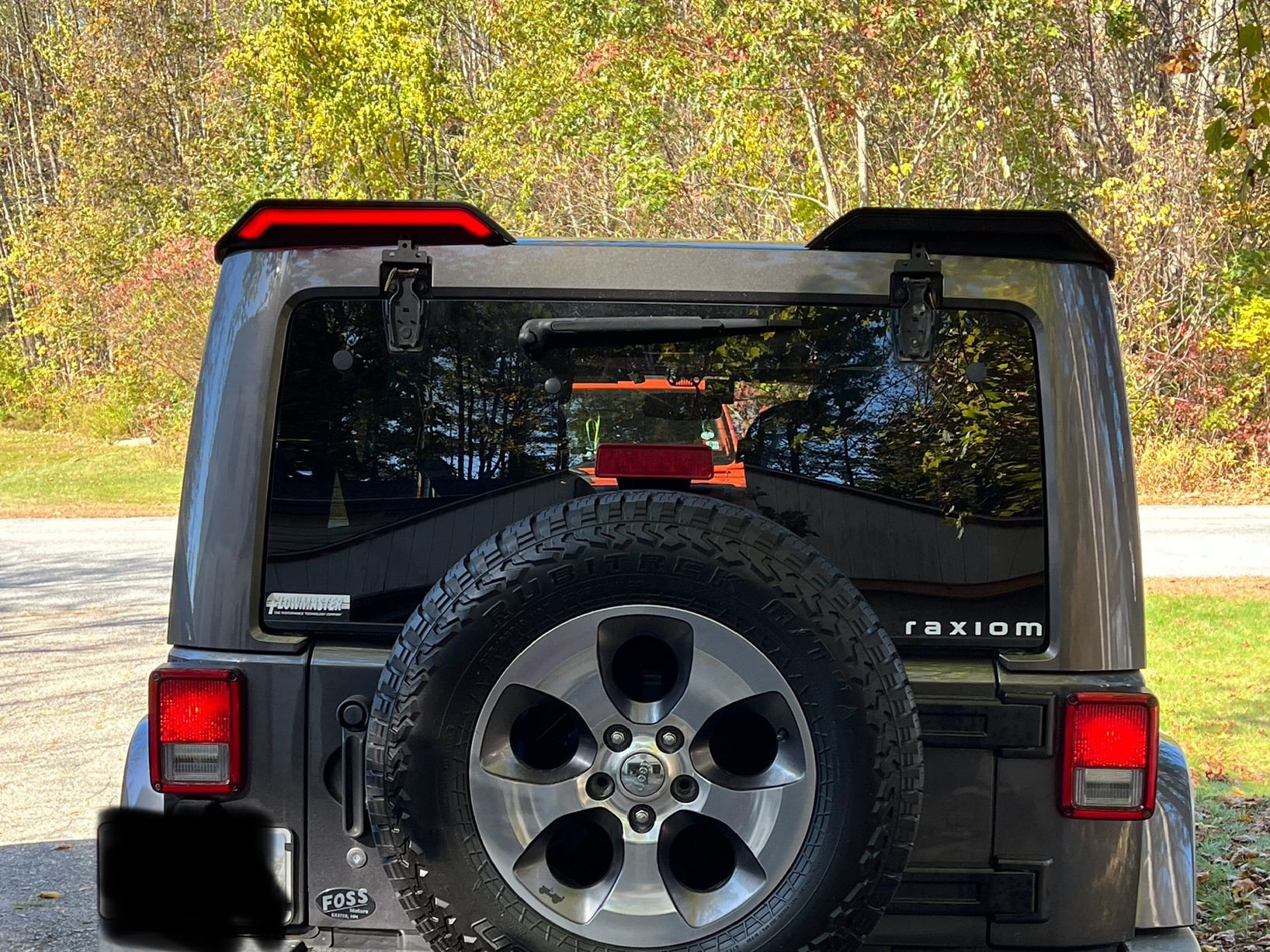 JKラングラー スポイラー RedRock Jeep Wrangler Rear Spoiler with LED Lighting J215625 (07