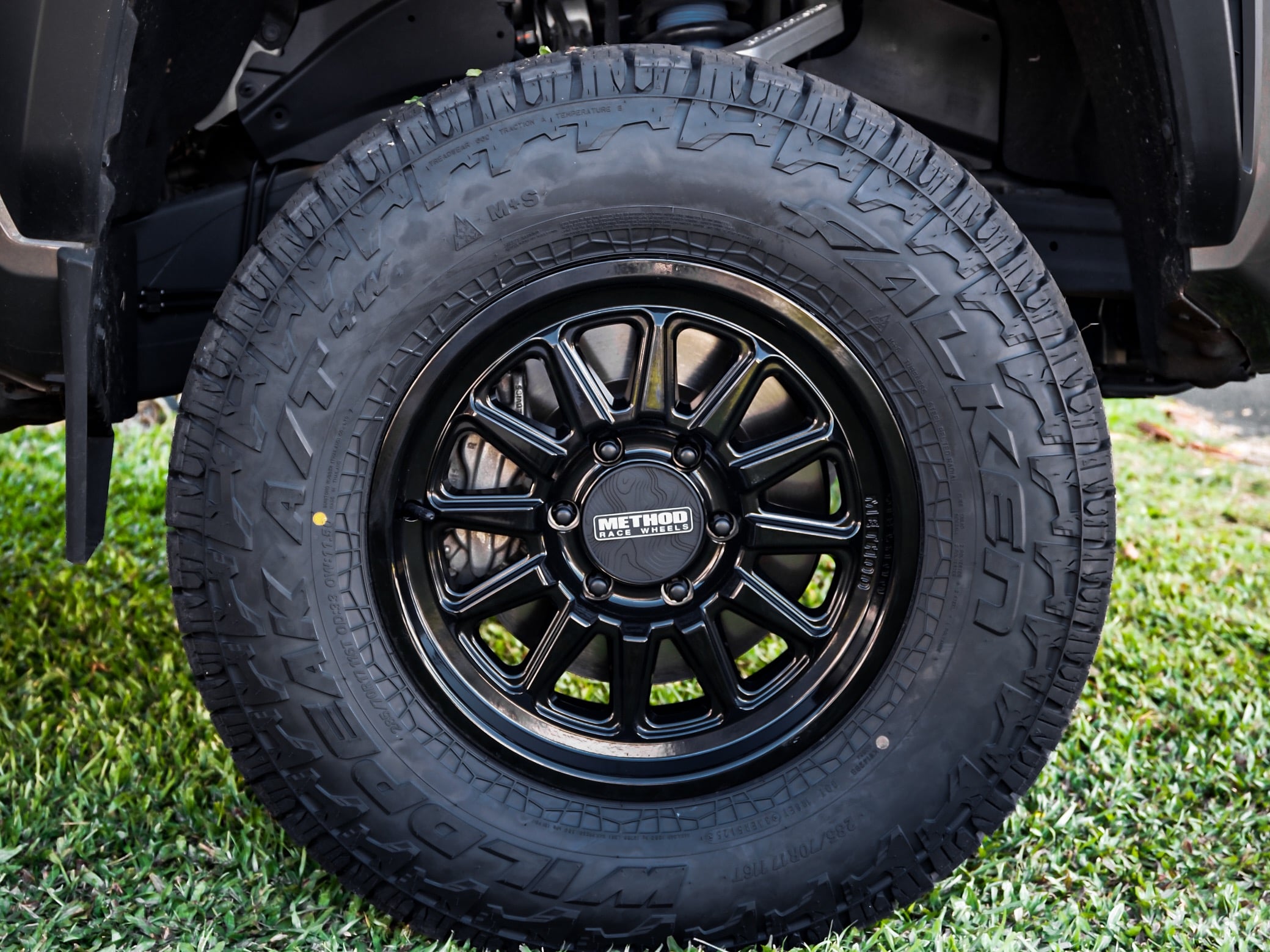 Method Race Wheels Silverado 1500 MR323 Gloss Black 6-Lug Wheel