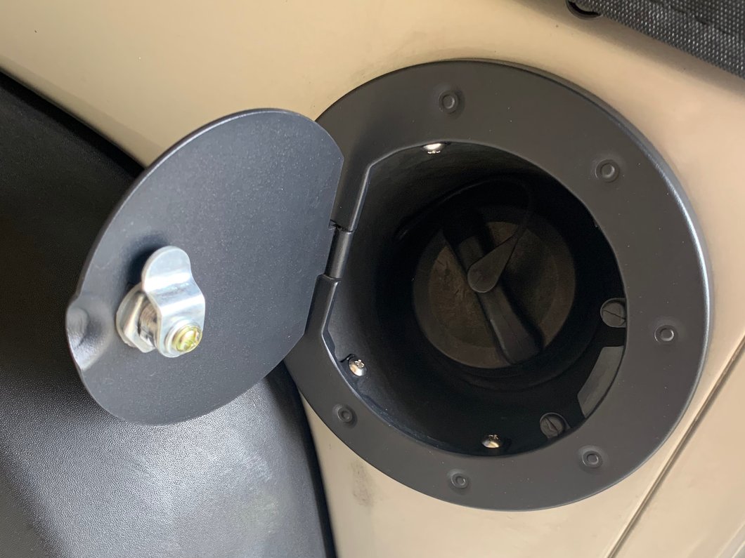 RedRock Locking Aluminum Fuel Door Cover (0718 Jeep Wrangler JK) RedRock