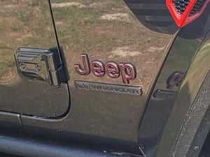 Jeep Wrangler/Gladiator Fender Emblem – Dark Gray With Red Outline – 2018-2024 – OEM 68292513AA